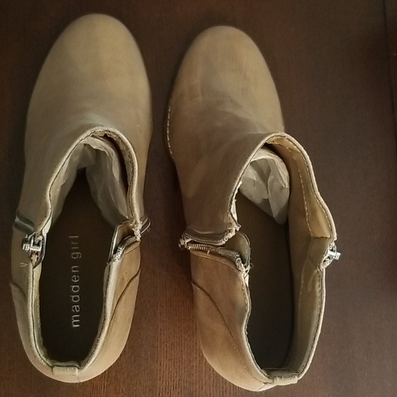 Madden Girl Gatess tan wedge booties - Picture 6 of 8